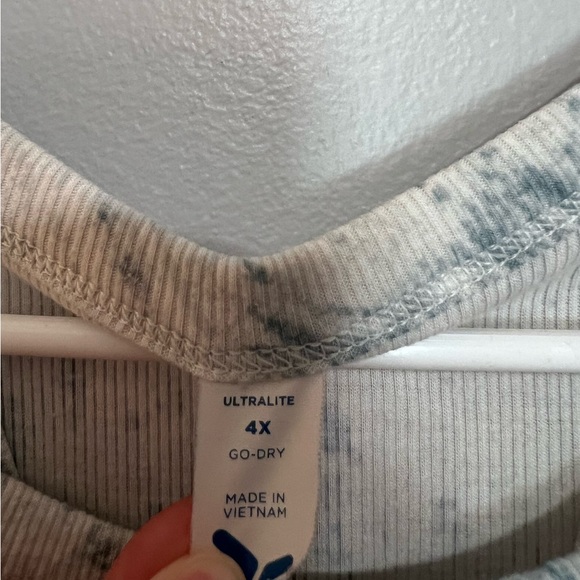 Woman’s Old Navy Ultralite Go-Dry Tank Top Size 4X - Picture 2 of 4